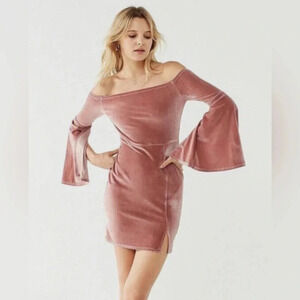 ✨ Urban Outfitters Off The Shoulder Velvet Flare bell Sleeve Dress New Medium